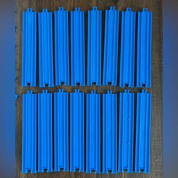 Tomy Thomas the Train blue plastic track lot of 30 - Picture 2 of 3